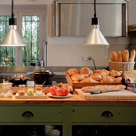 Alfred Hotels Les Halles Biarritz Bagian luar foto