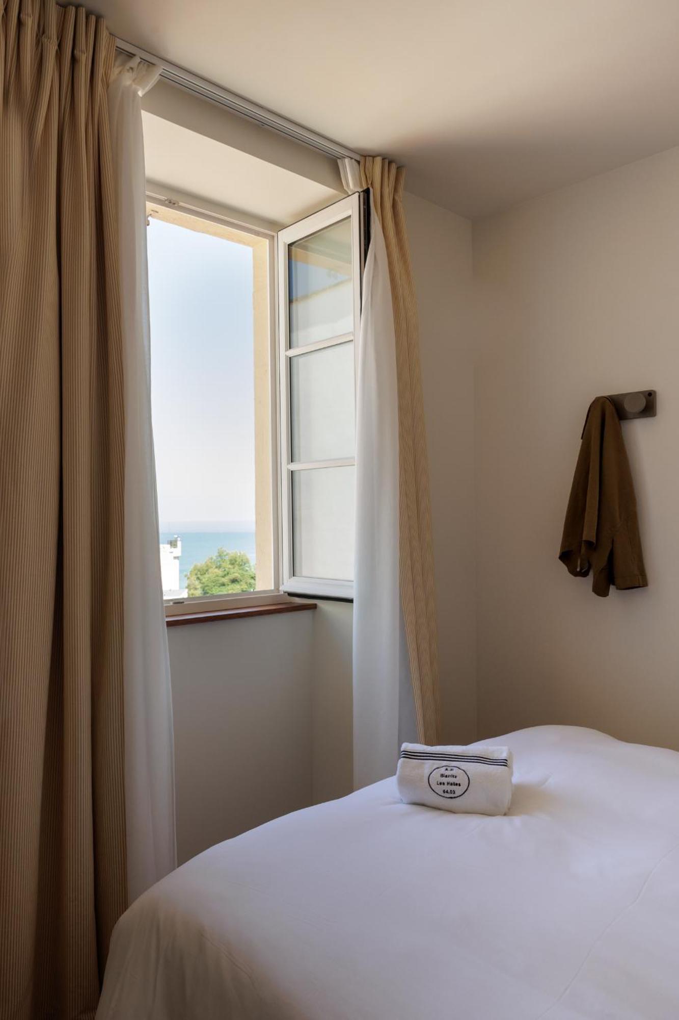 Alfred Hotels Les Halles Biarritz Bagian luar foto