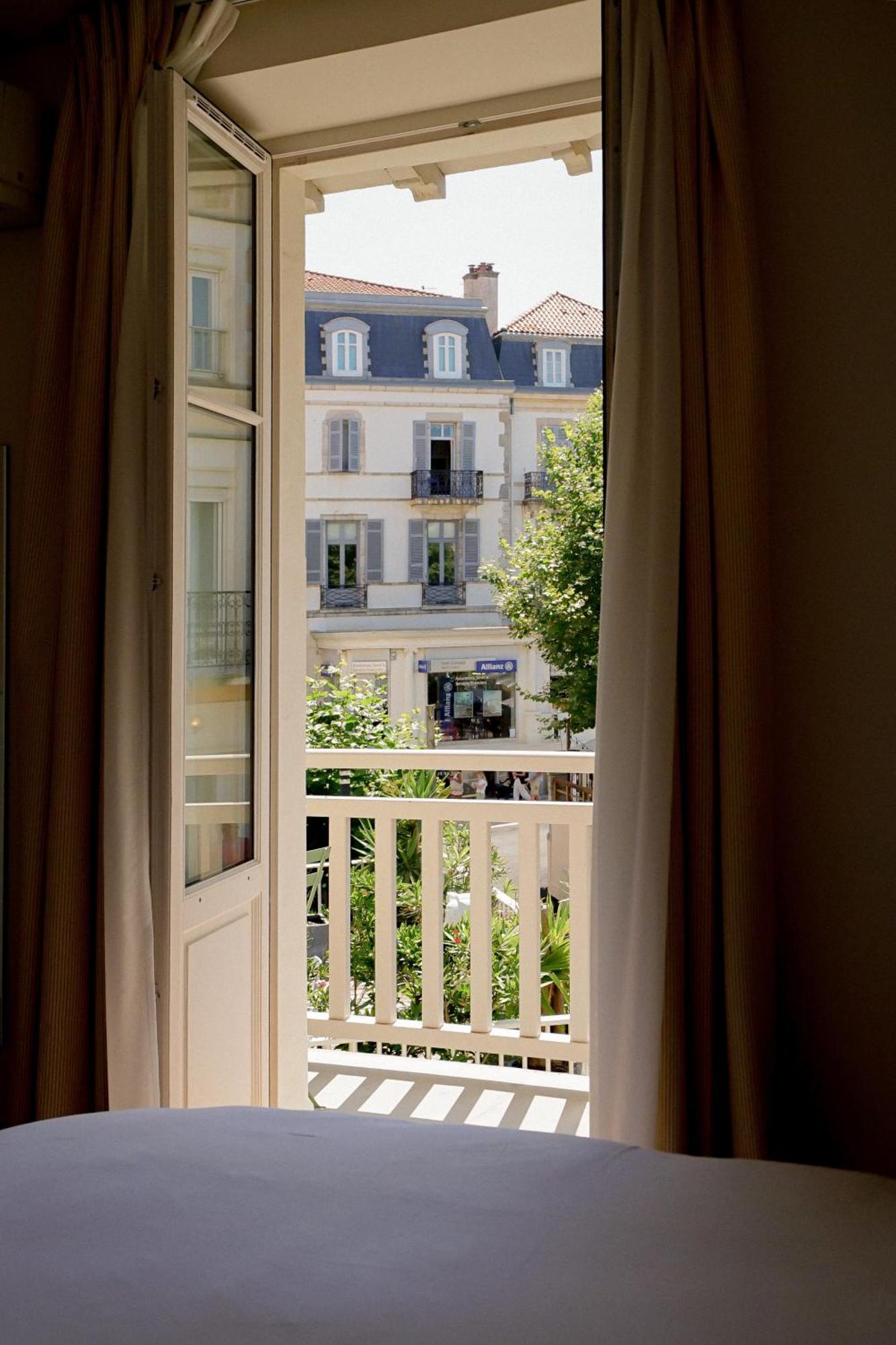 Alfred Hotels Les Halles Biarritz Bagian luar foto