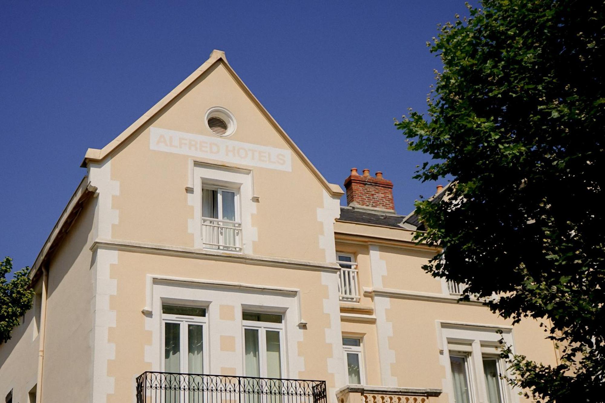 Alfred Hotels Les Halles Biarritz Bagian luar foto