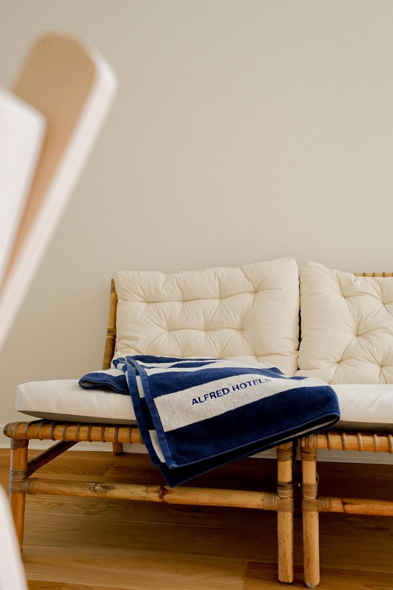 Alfred Hotels Les Halles Biarritz Bagian luar foto