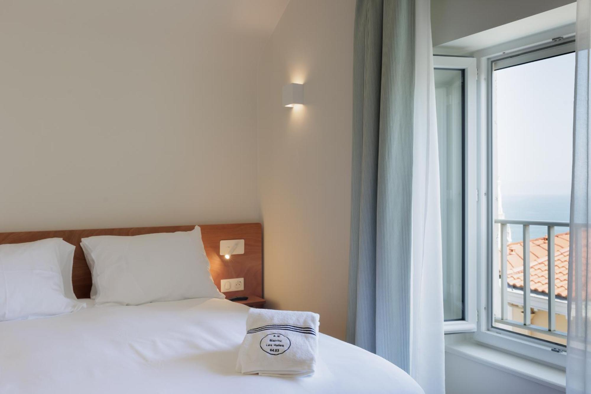 Alfred Hotels Les Halles Biarritz Bagian luar foto
