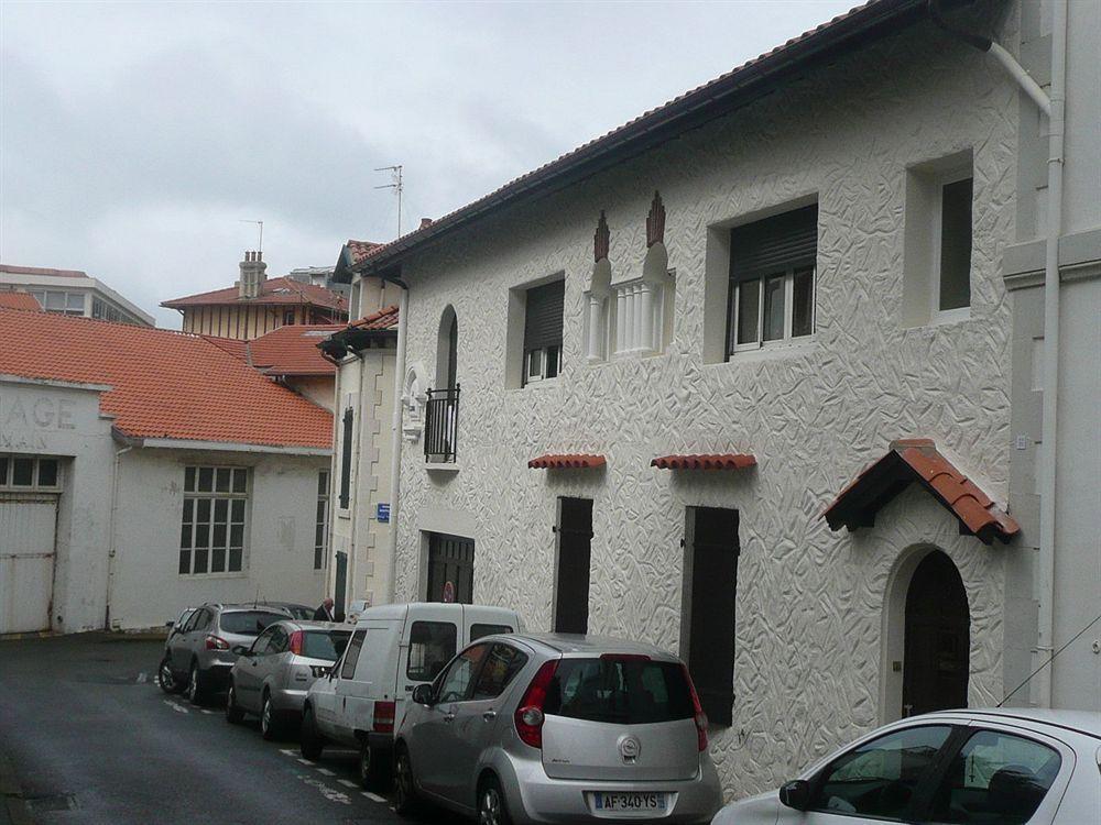 Alfred Hotels Les Halles Biarritz Bagian luar foto