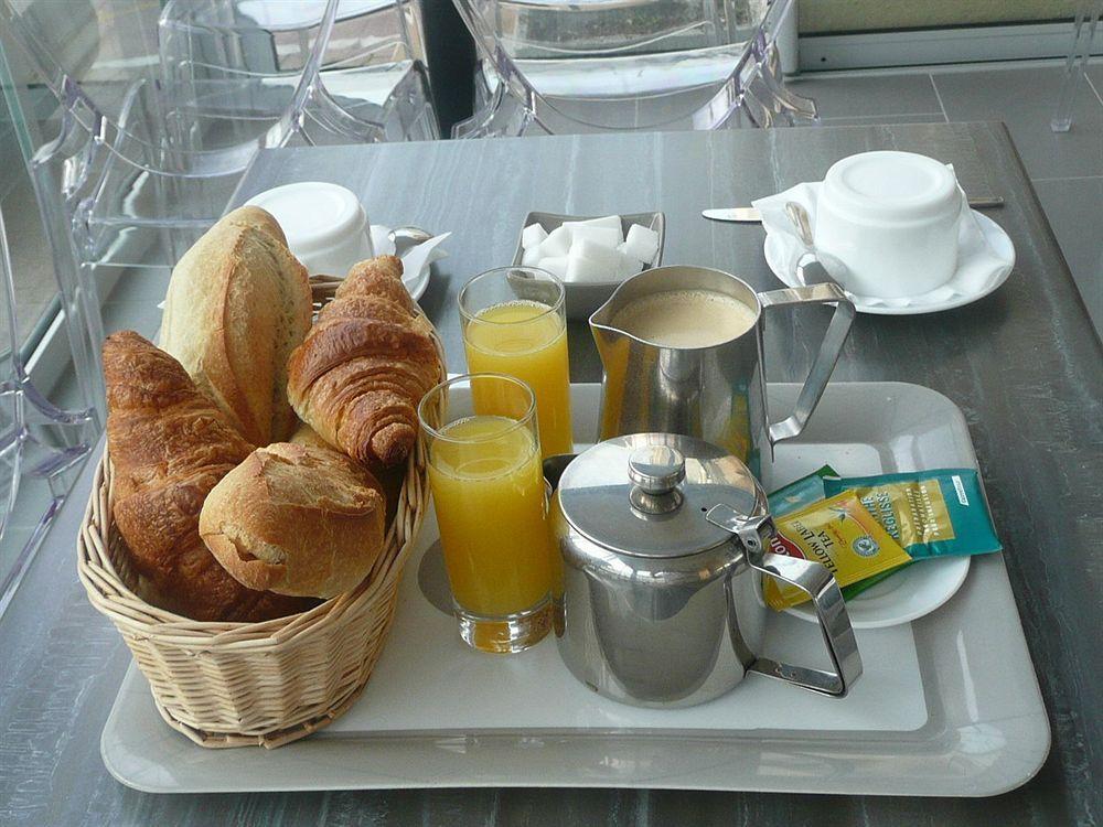 Alfred Hotels Les Halles Biarritz Bagian luar foto
