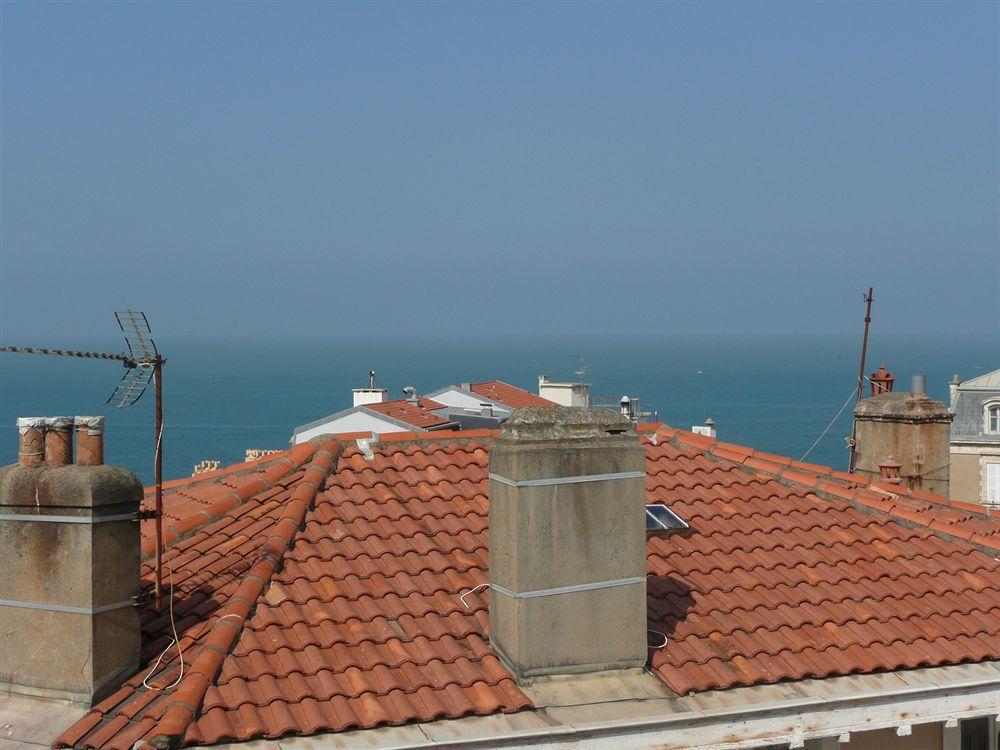 Alfred Hotels Les Halles Biarritz Bagian luar foto