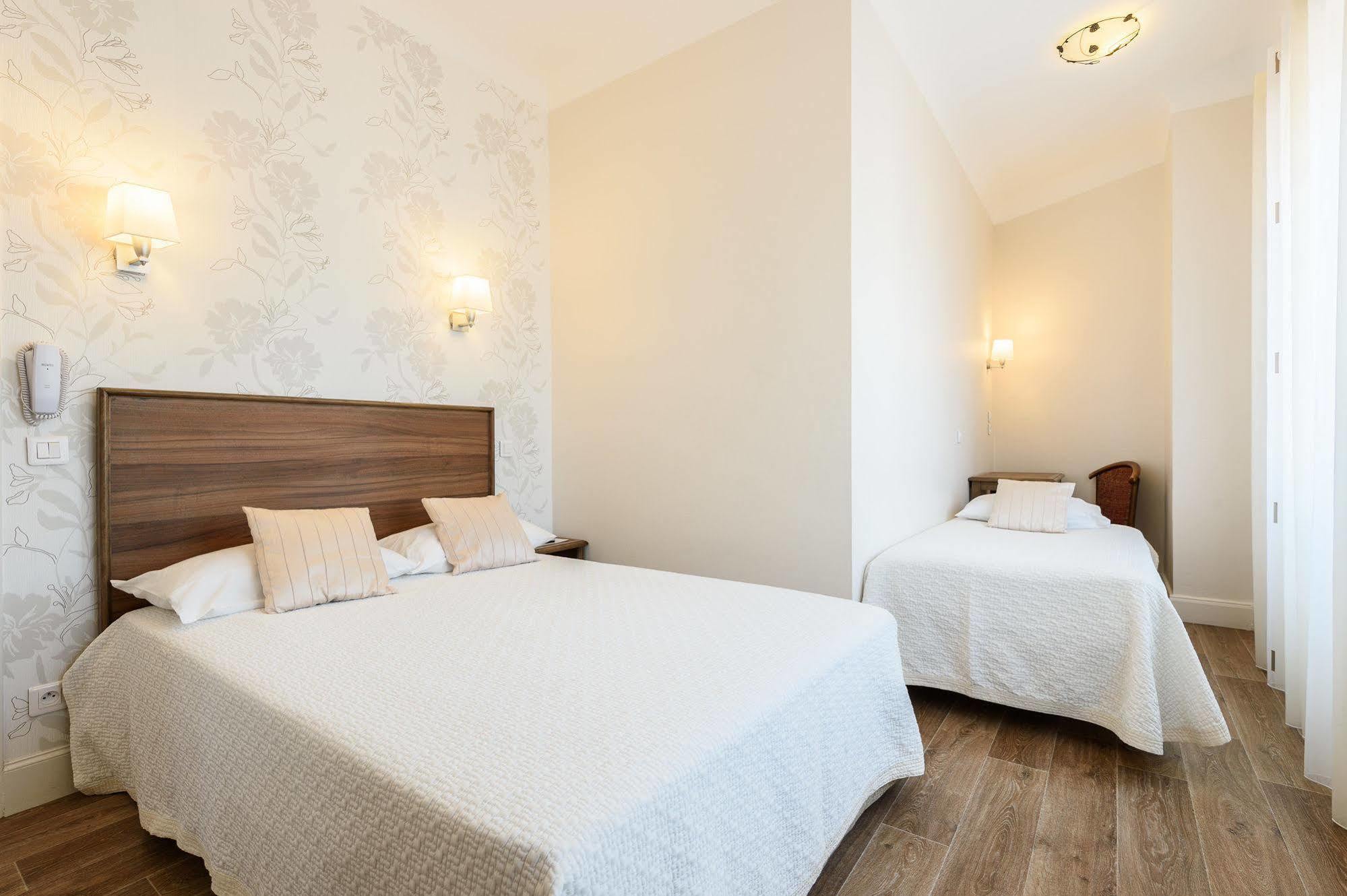Alfred Hotels Les Halles Biarritz Bagian luar foto