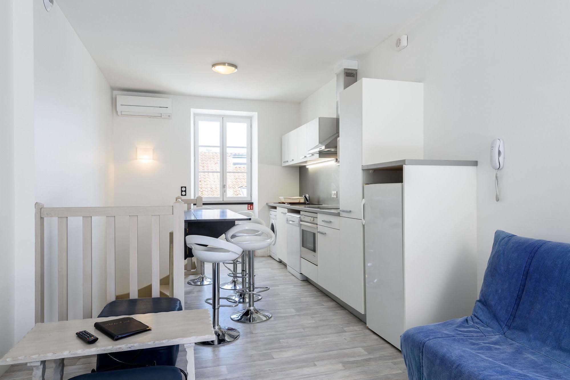 Alfred Hotels Les Halles Biarritz Bagian luar foto