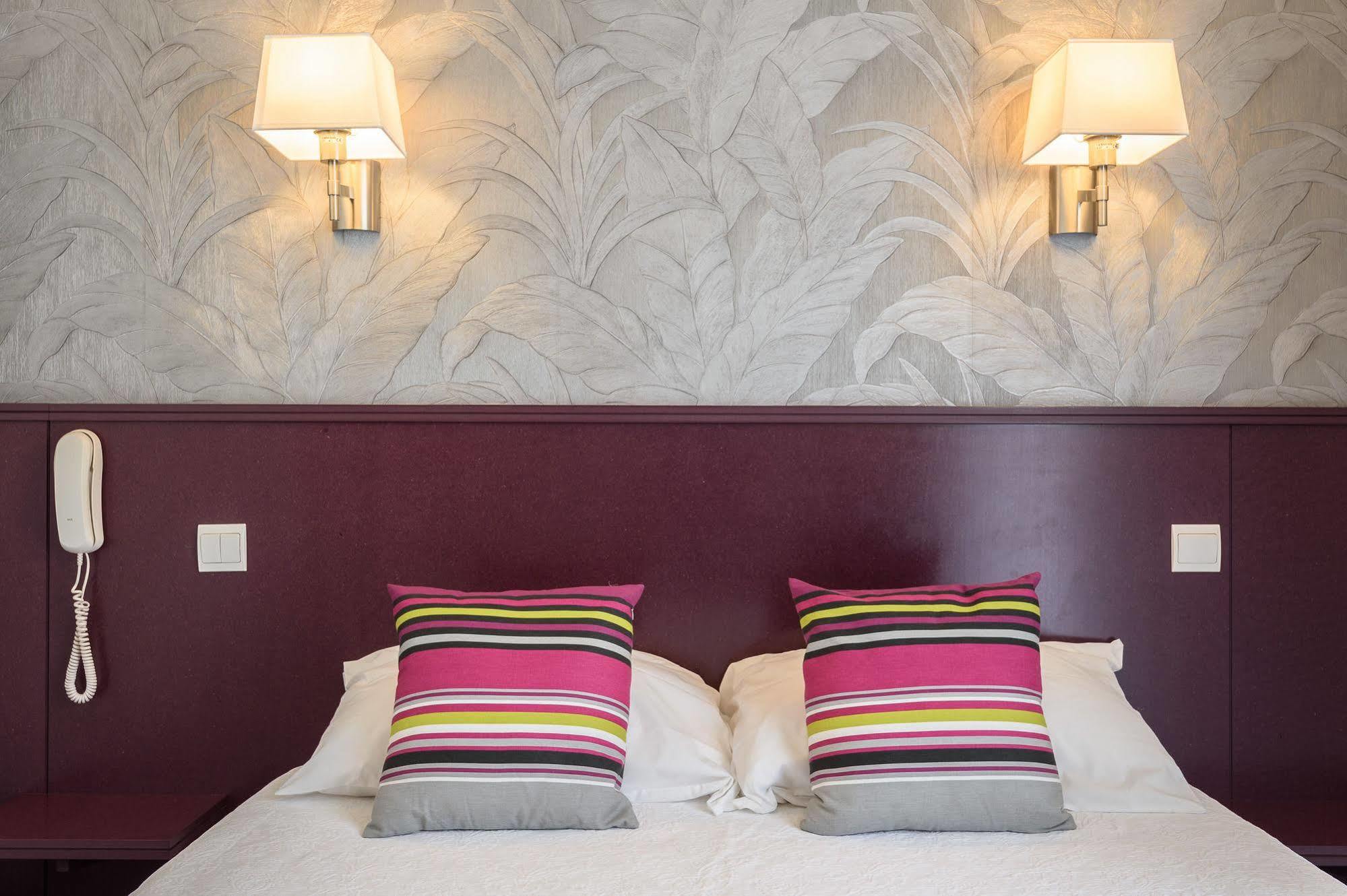 Alfred Hotels Les Halles Biarritz Bagian luar foto